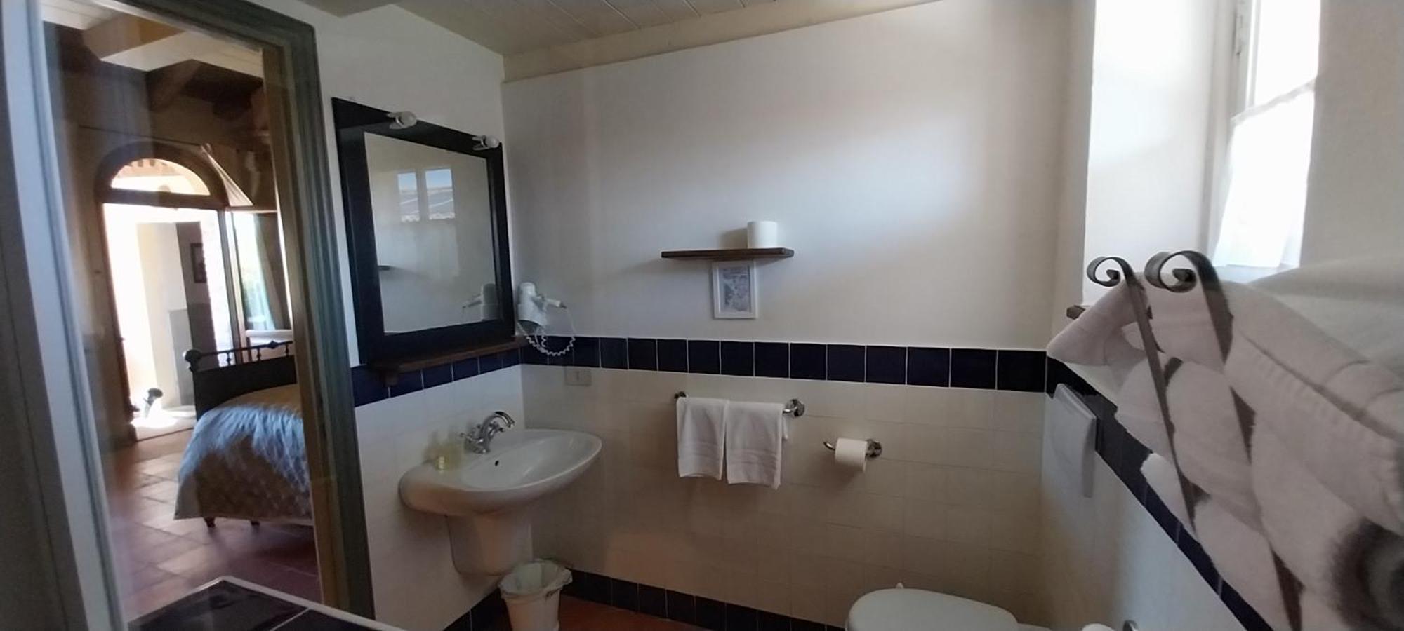 Tenuta Montanello B&B Кастильоне-Фаллетто Экстерьер фото